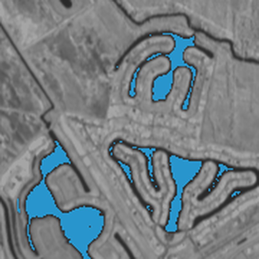 Superficie de agua aislada automáticamente sobre la imagen satelital