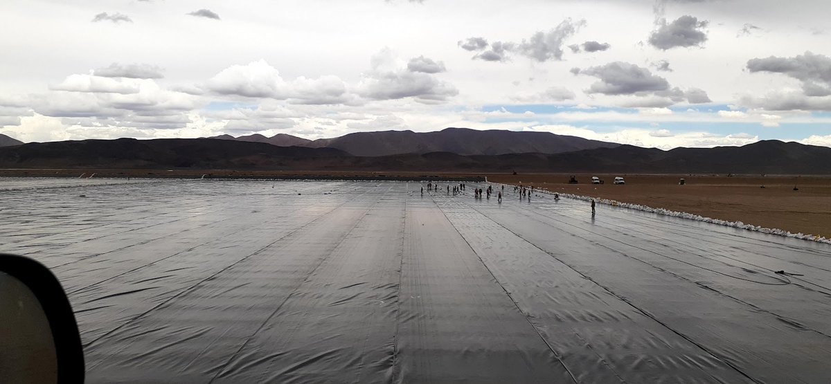 Instalación de geomembrana HDPE en pileta nueva